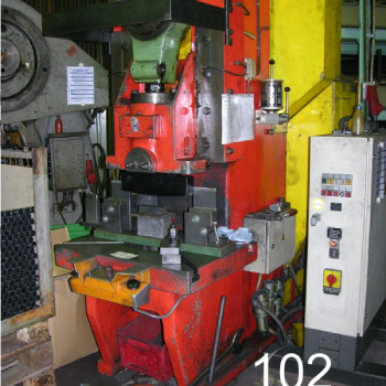 Hydraulische Presse in Werkstatt

