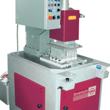 Maschine zur Metallbearbeitung